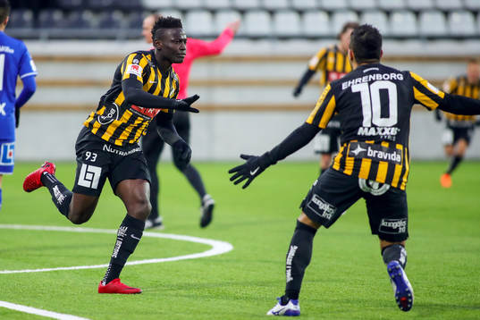Häckens Alhassan Kamara jublar efter 1-1