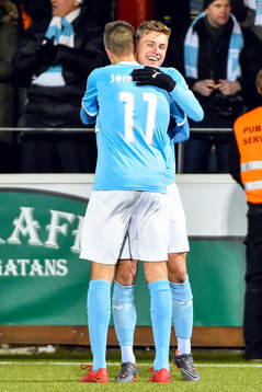 Malmö FFs Mattias Svanberg jublar med Alexander Jeremejeff