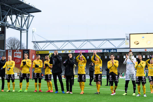 Elfsborgs spelare tackar supportrarna