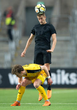 s Rasmus Lindkvist och Halmstads Höskuldur Gunnlaugsson