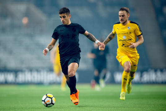 s Nicolas Marcelo Stefanelli och Halmstads Pontus Silfwer