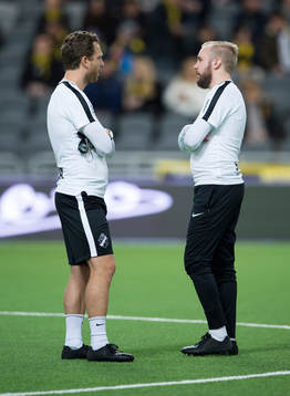 s assisterande tränare Bartosz Grzelak och assisterande