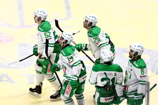 Rögles Ludvig Elvenes jublar med bland andra Stephen