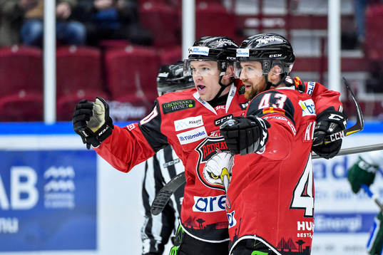 Malmö Redhawks Nichlas Hardt jublar med lagkamrater