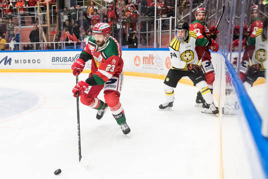 Moras Tomas Skogs och Brynäs Henrik Larsson och Moras Matt