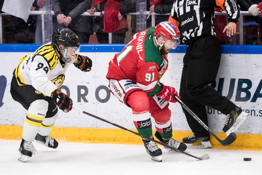 Brynäs Henrik Larsson och Moras Jacob Lagacé  i