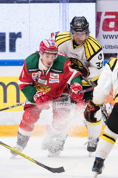 Moras Robin Johansson och Brynäs Jonathan Granström  i