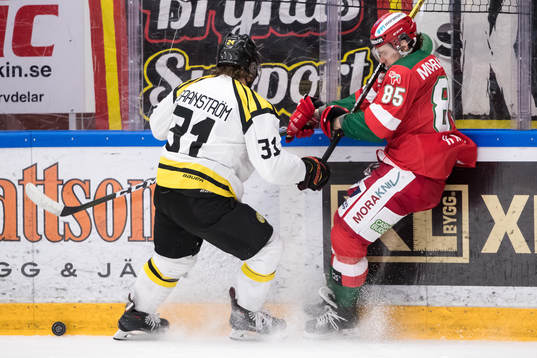 Brynäs Jonathan Granström och Moras Michael Haga  i