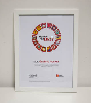 En tavla med Tobiasregistret i Örebros pressrum