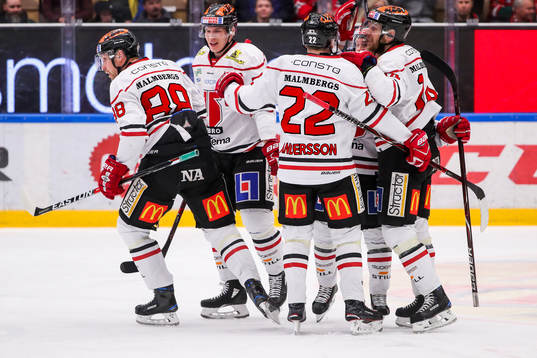 Örebros Viktor Ekbom jublar