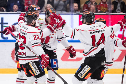 Örebros Viktor Ekbom jublar