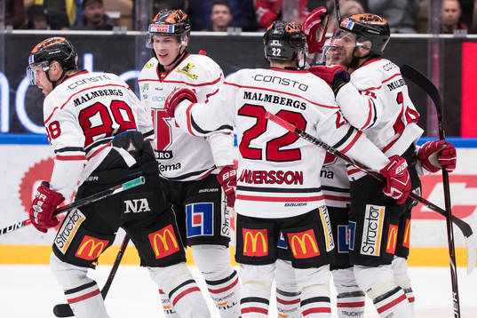 Örebros Viktor Ekbom jublar