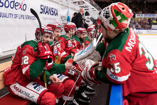 Moras Daniel Grillfors och målvakt Christian Engstrand  i