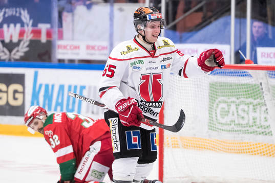 Örebros Sakari Manninen jublar