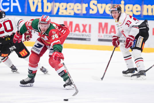 Moras Jason Akeson   i ishockeymatchen i SHL mellan Mora