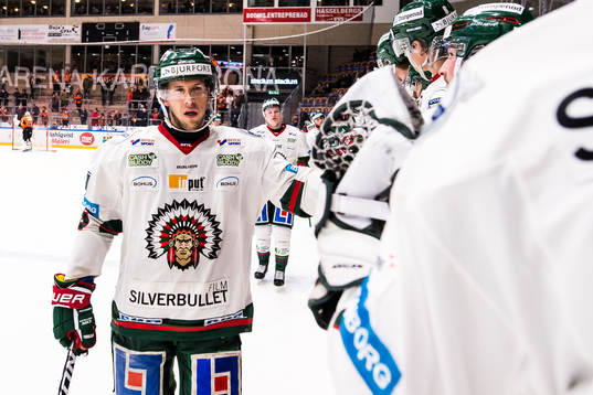 Frölundas Matt Donovan jublar med lagkamrater