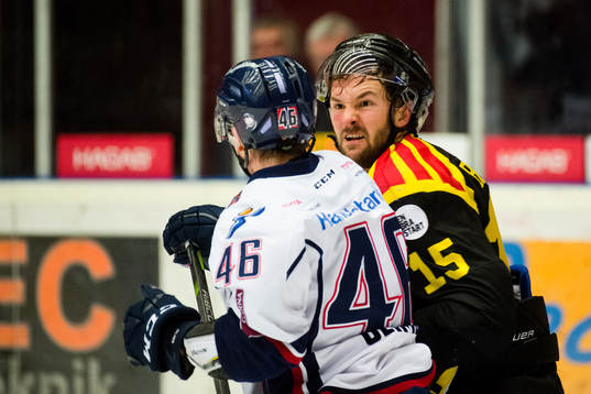 Brynäs Simon Bertilsson i bråk med Linköpings Mathis