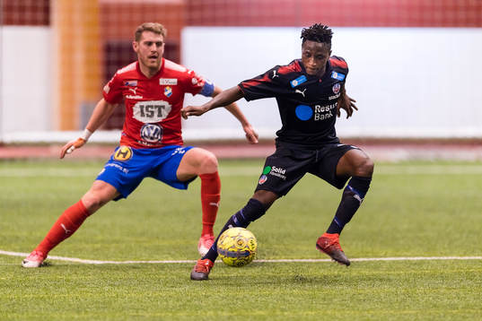 Helsingborgs Mamudo Moro och Östers Stefan Karlsson