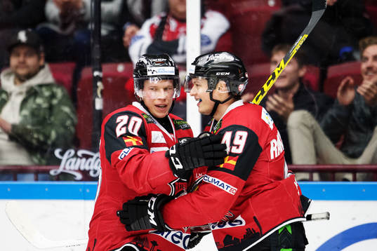 Malmö Redhawks Erik Forssell och Rhett Rakhshani jublar
