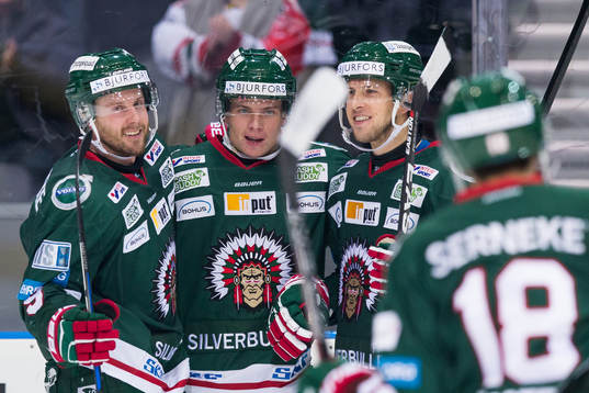 Frölundas Victor Olofsson jublar med lagkamraterna Jan