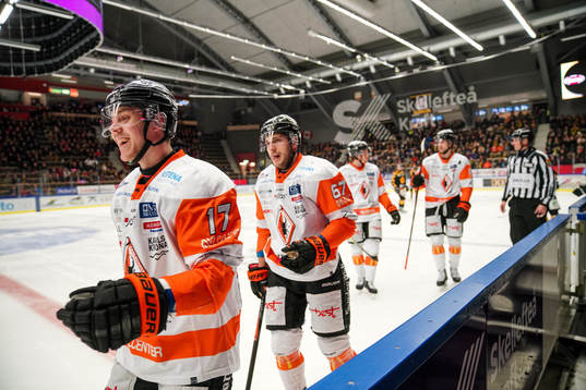 Karlskronas Joel Kellman jublar