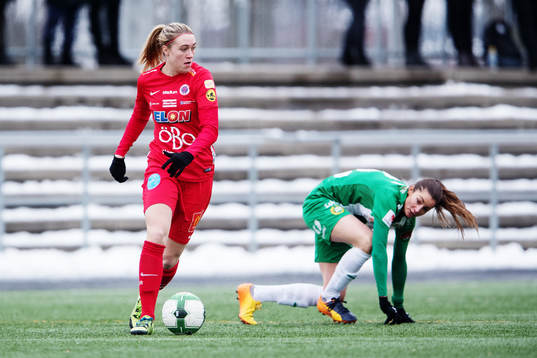 Örebros Freja Olofsson och Hammarbys Madeleine Tegström