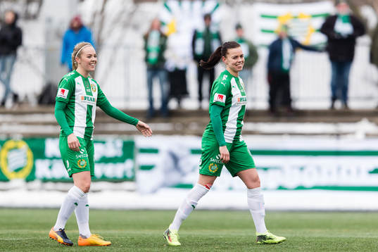 Hammarbys Cathrine Dahlström och Amanda Johansson jublar