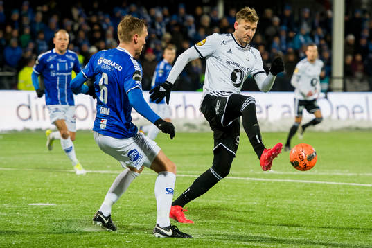 Joonas Tamm of Sarpsborg 08 and Nicklas Bendtner of