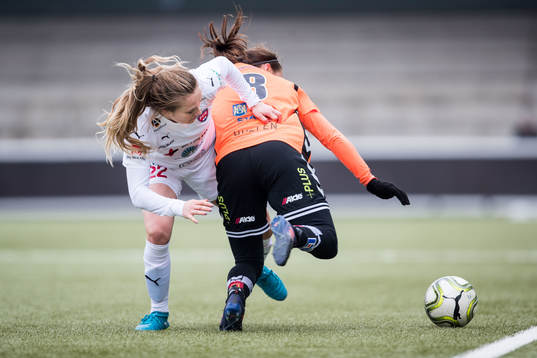 Rosengårds Fiona Brown  och Kristianstads Alice Nilsson i