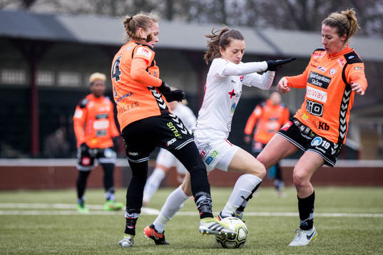 Kristianstads Therese Ivarsson och Becky Edwards i duell