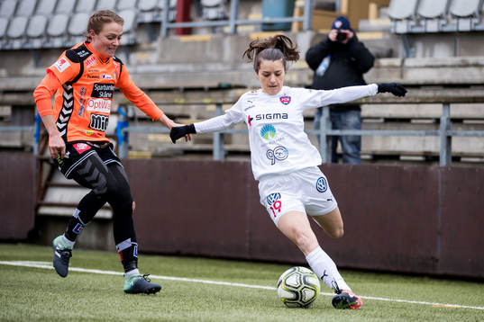Kristianstads Sif Atladottir och Rosengårds Iva Landeka
