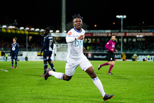 Sam Johnson of Vålerenga celebrates 1-0
