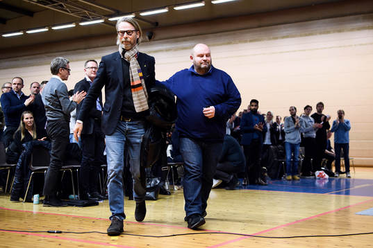 Per Bystedt lämnar lokalen