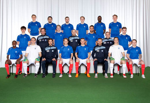  Lucas Öhrn, Besart Kalludra, Anton Hallstensson, Simon Marklund, Ishmael Koroma, Oskar Stejdahl. Mittenledet från vänster: Felix Winter, målvaktstränare Leif Eriksson, Adrian Petersson, assisterande tränare Rickard Johansson, Dardan Mustafa, kiropraktor Bengt Holmudd, Daniel Rambin. Sittande från vänster: Khalid Abukar, John Håkansson, huvudtränare Daniel Hallingström, Andreas Johansson, Pontus Fredriksson, huvudtränare Pontus Hydén, Victor Astor, Hampus Gustavsson.