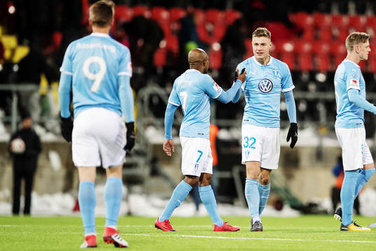 Malmö FFs Fouad Bachirou och Mattias Svanberg jublar