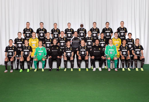  Madeleine Norberg, Maya Hulinder, Elin Kristiansson, Monica Hagström, Zabibu Nduwimana, Maja Viström, Annina Wede, Elin Nilsson. Mittenledet från vänster: Elin Bäckström, Wilma Jonsson, Nikolina Lundin Lundström, Rachel Bloznalis, lagledare Valentin Anundsson, Patricia Träsk, Tove Norlin, Johanna Nyman. Sittande från vänster: Wilma Öhman, Sanna Kullberg, Elin Ernestedt, fysioterapeut Victor Bengtsson, Fanny Hjelm Rönnlund, Wilma Carlsson, huvudtränare Robert Bergström, Agnes Granberg, Jasmin Nejati, Linnea Lindström.