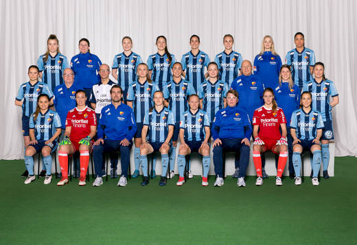 Djurgården poserar för en lagbild den 21 mars 2018 i Stockholm. Bakre ledet fr. v. Ingibjörg Sigurdardottir, lagledare Anna von Eckermann, Fanny Andersson, Michelle Wörner, Ingrid Ryland, Jenna Hellstrom, fysioterapeut Lynn Carlsson, Tempest-Marie Norlin. Mittenledet fr. v. Filippa Pettersson, materialförvaltare Bengt Högström, läkare Johan Löfsjögård, Julia Westergren, Petronella Ekroth, Evelina Finndell, massör Mats Olofsson, fysioterapeut Anna Kellermalm Fallby, Kim Sundlöv. Sittande fr. v. Malin Diaz, Gudbjörg Gunnarsdottir, huvudtränare Joel Riddez, Sheila van den Bulk, Mia Jalkerud, assisterande tränare Dennis Gabrielsson, Petra Kümin, Irma Helin.