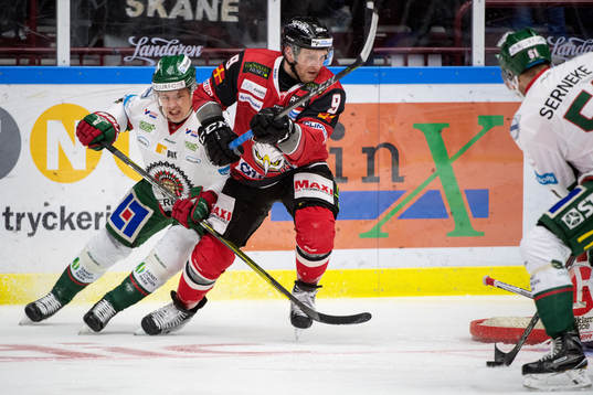Frölundas Victor Olofsson och Malmö Redhawks Frederik