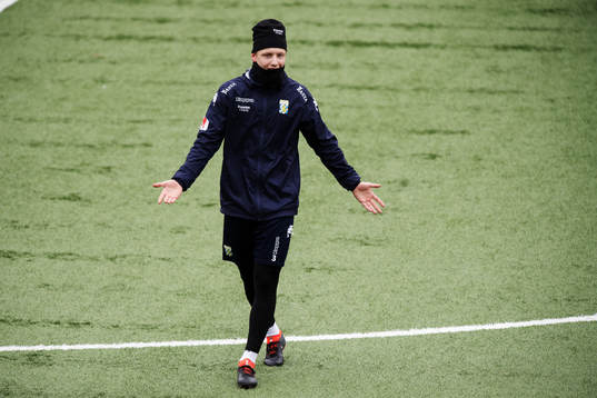 Billy Nordström gestikulerar