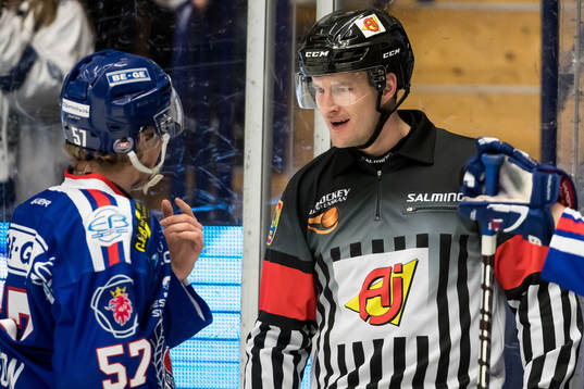 Domare Richard Magnussonoch Oskarshamns Karl Johansson   i