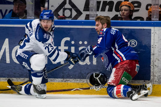 Leksands Alex Friesen och Oskarshamns Patrik Parkkonen  i