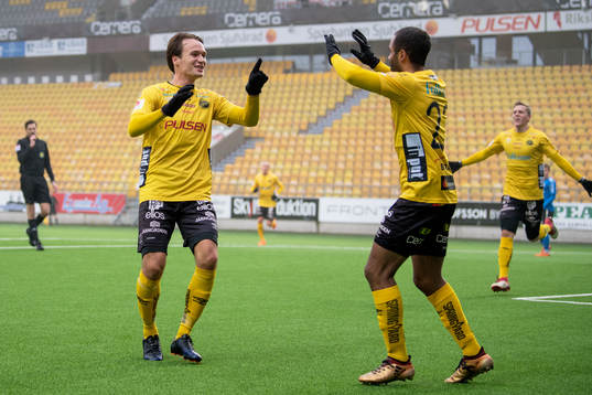 Elfsborgs Viktor Prodell jublar efter 2-0 med Alex Dyer