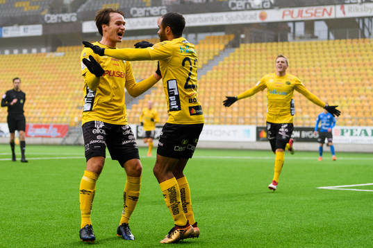 Elfsborgs Viktor Prodell jublar med Alex Dyer
