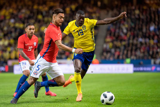 Chiles Marcos Bolados och Paulo Diaz och Sveriges Ken Sema