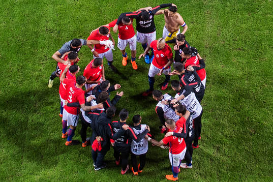 Chiles spelare jublar