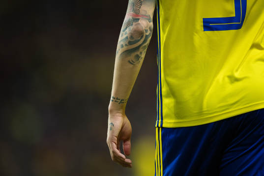 Sveriges Victor Nilsson Lindelöf har tatueringar på en arm