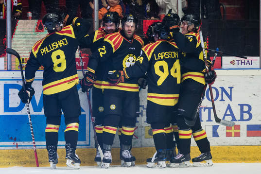 Brynäs Johan Alcén jublar med Jörgen Sundqvist , Aaron