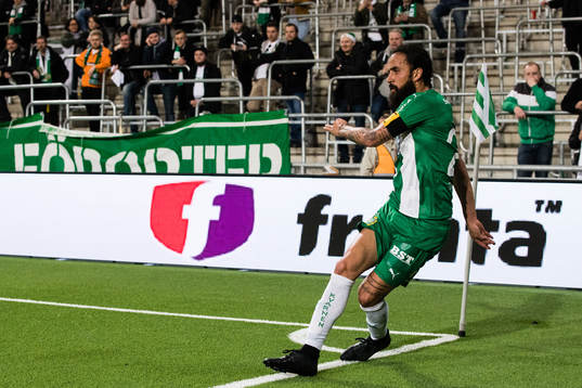 Hammarbys Erkan Zengin med en hörna