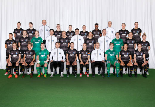  Anna Hjälmkvist, Frida Boriero, materialförvaltare Pehr Ånelius, Jelena Cankovic, Sofia Johansson, Emma Andersson, Ritah Kivumbi, Stefan Kauppinen, Elin Åkerman, Stina Lennartsson. Mittenledet från vänster: Emilia Hjertberg, Elin Nilsson, Malin Davidsson, målvaktstränare Björn Stringheim, Mikaela Almgren, lagledare Ronny Johansson, Nellie Karlsson, fystränare Roger Blom, Katie Fraine, Jennie Nordin, Malin Fors. Sittande från vänster: Alexandra Jonasson, Nellie Ohlsson, Jennie Svärd Husu, assisterande tränare August Fors, Elin Karlsson, Jonna Ståhl, chefstränare Pierre Fondin, Moa Edrud, Stina Holm, Anna Anvegård.