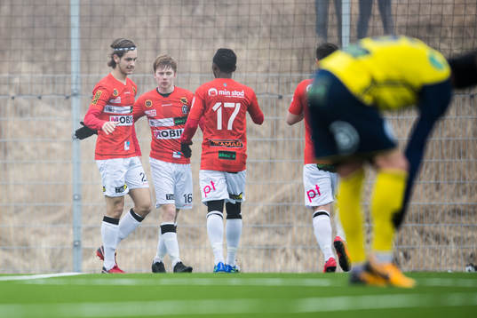 Landskronas Adi Nalic jublar med lagkamrater efter 1-0